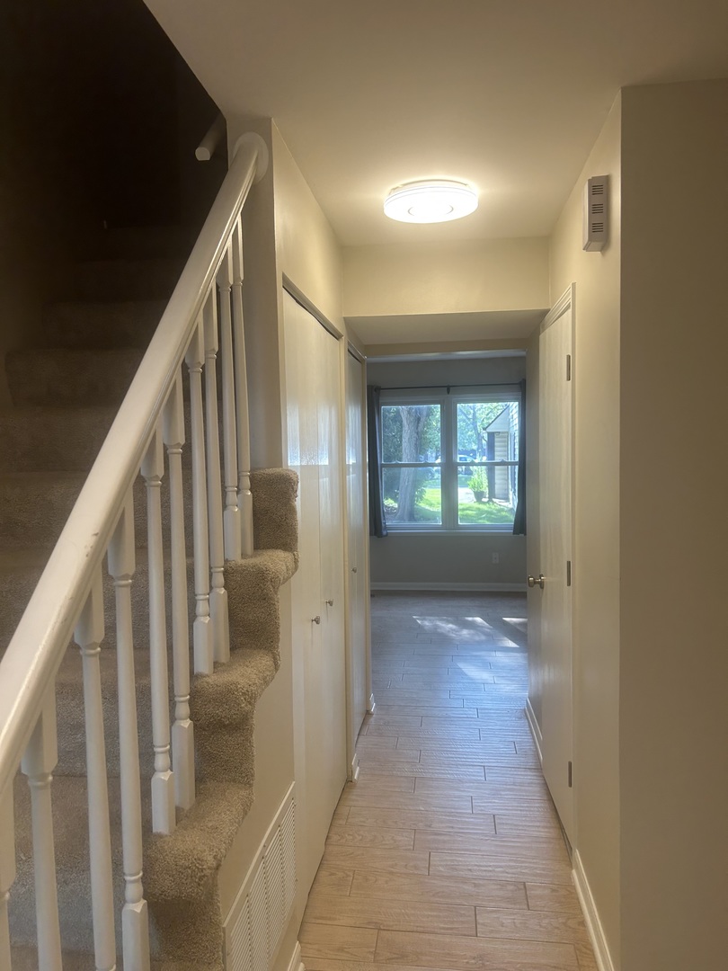 2464 Devonshire Court Property Photo 3