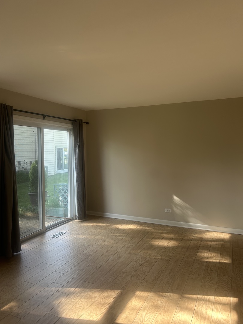 2464 Devonshire Court Property Photo 4