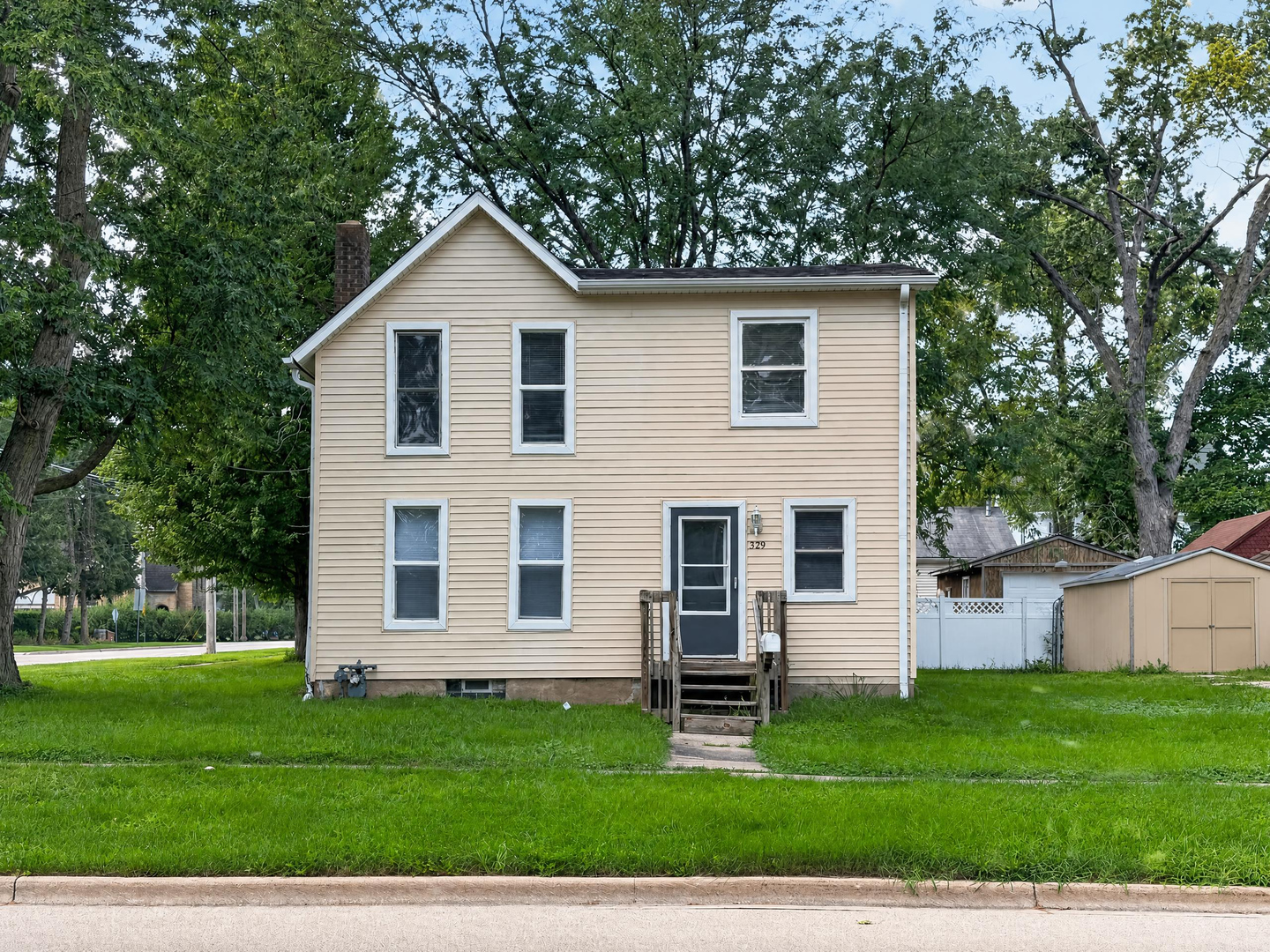 529 S Locust Street Property Photo 1