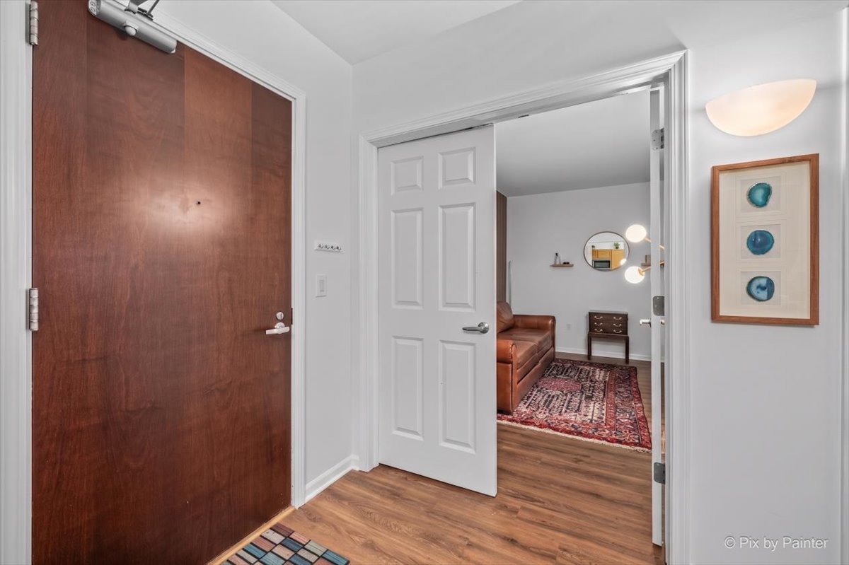 807 Davis Street 2103 Property Photo 7