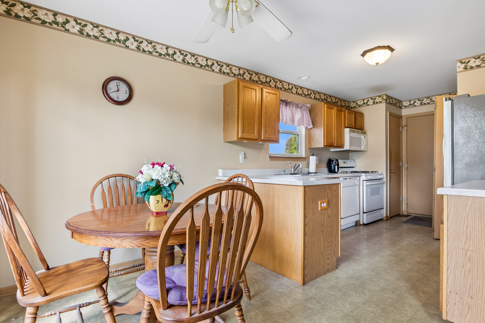 92 Prairiefield Avenue Property Photo 6