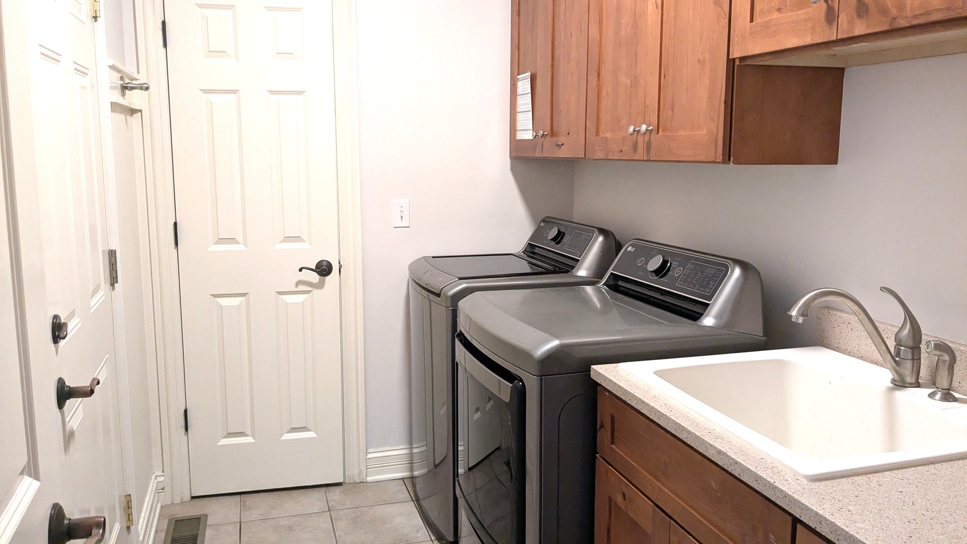 12740140 Property Photo 11