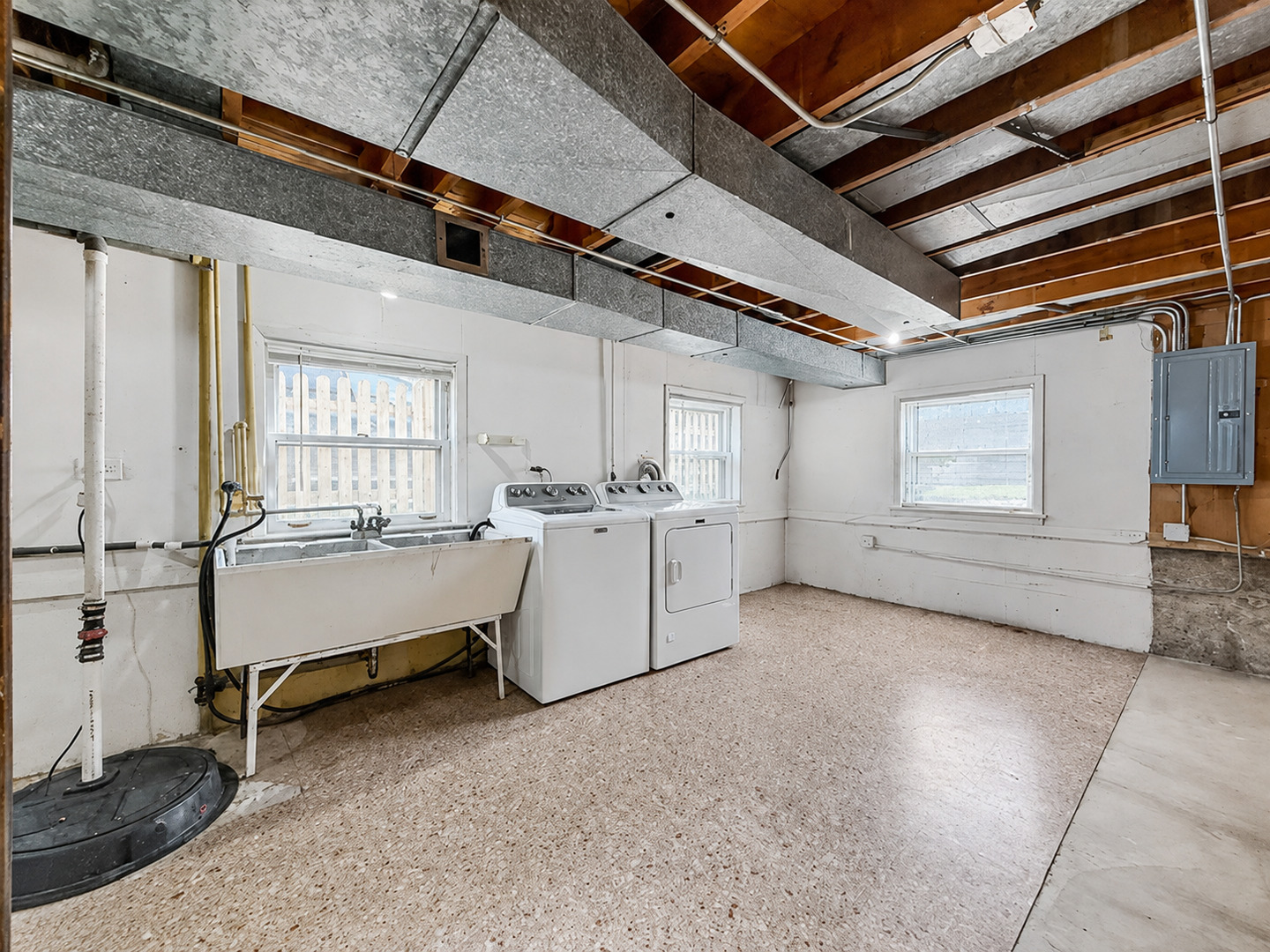 1638 Forest Road Property Photo 33