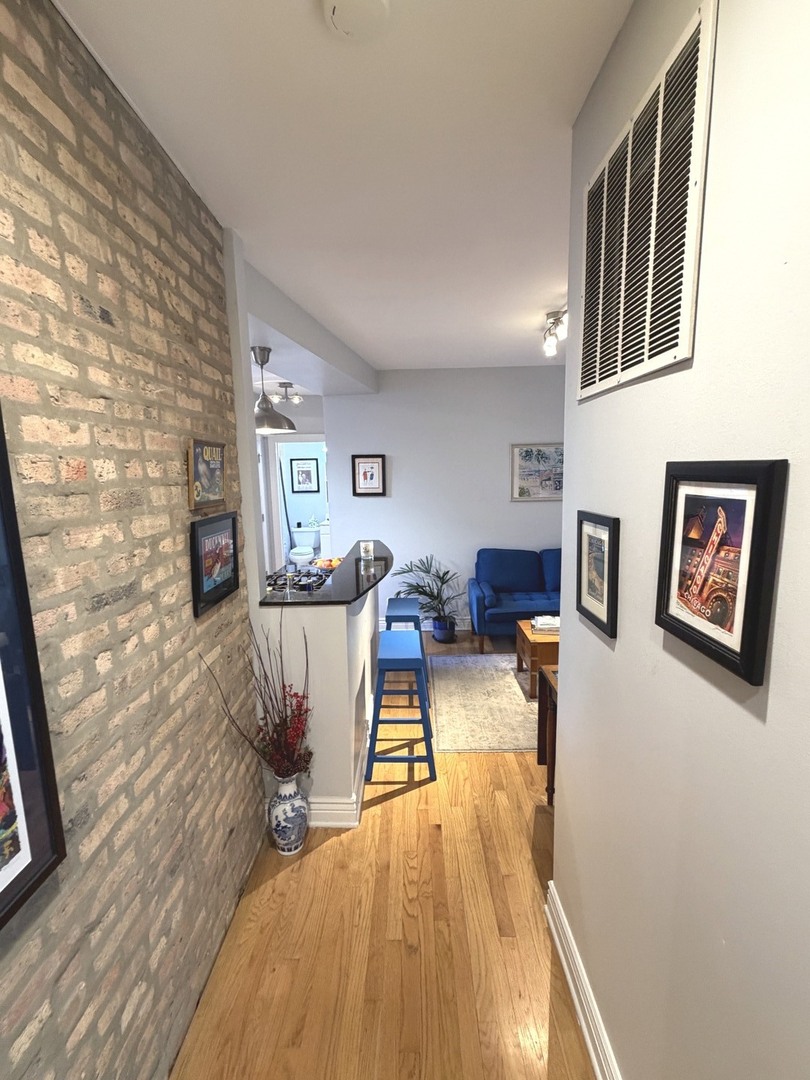 1443 W Victoria Street 1r Property Photo 3