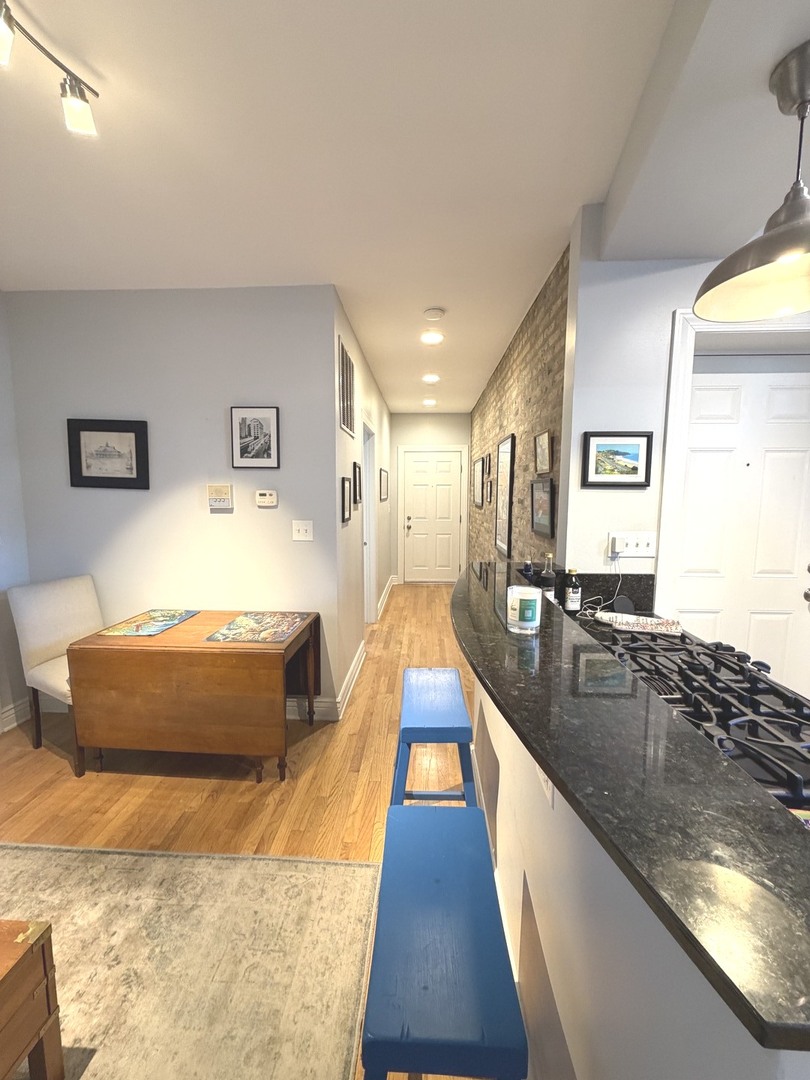 1443 W Victoria Street 1r Property Photo 10