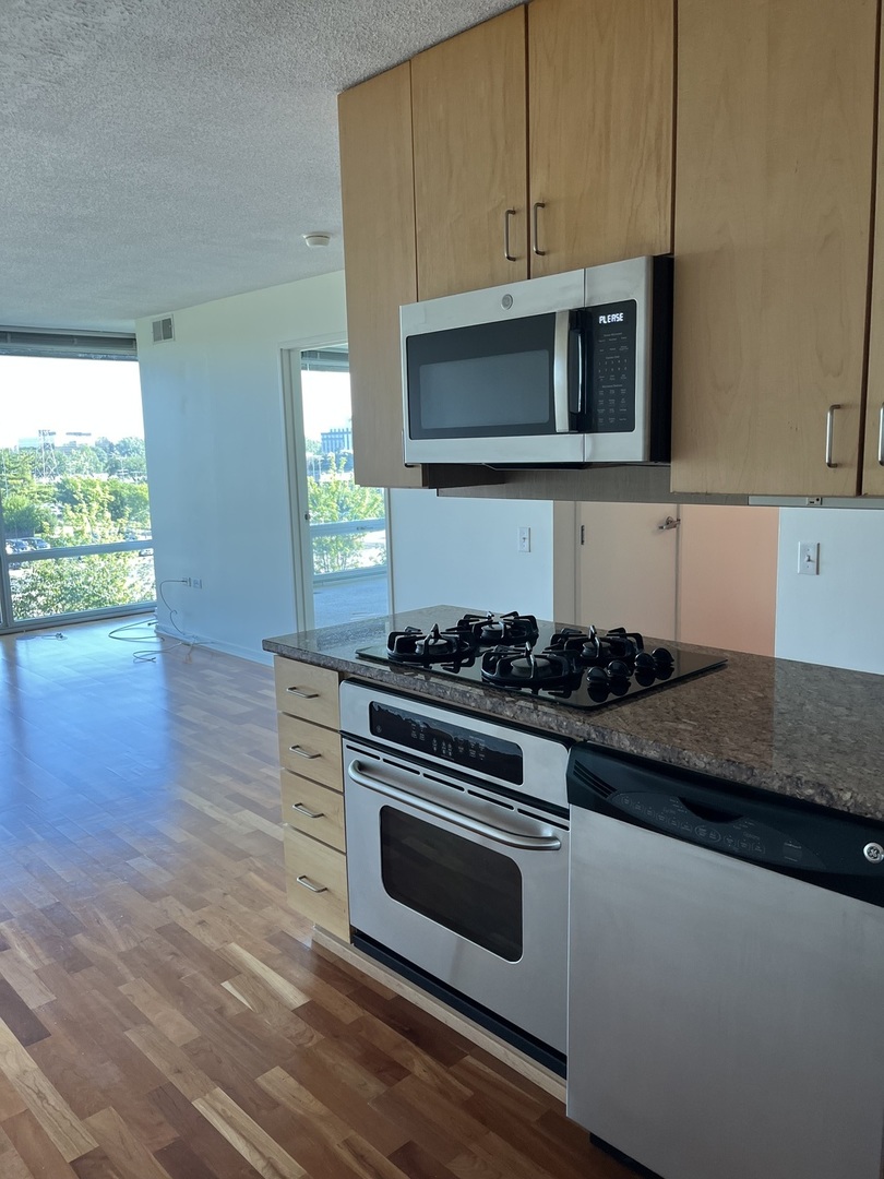 9725 Woods Drive 512 Property Photo 14