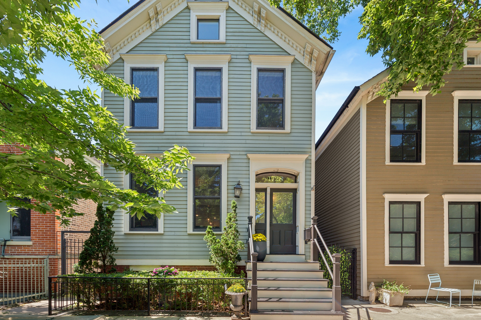1728 N Hudson Avenue Property Photo 1