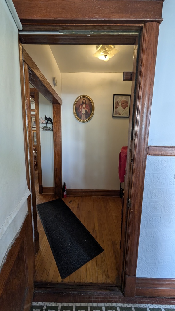 1518 N Hamlin Avenue Property Photo 3