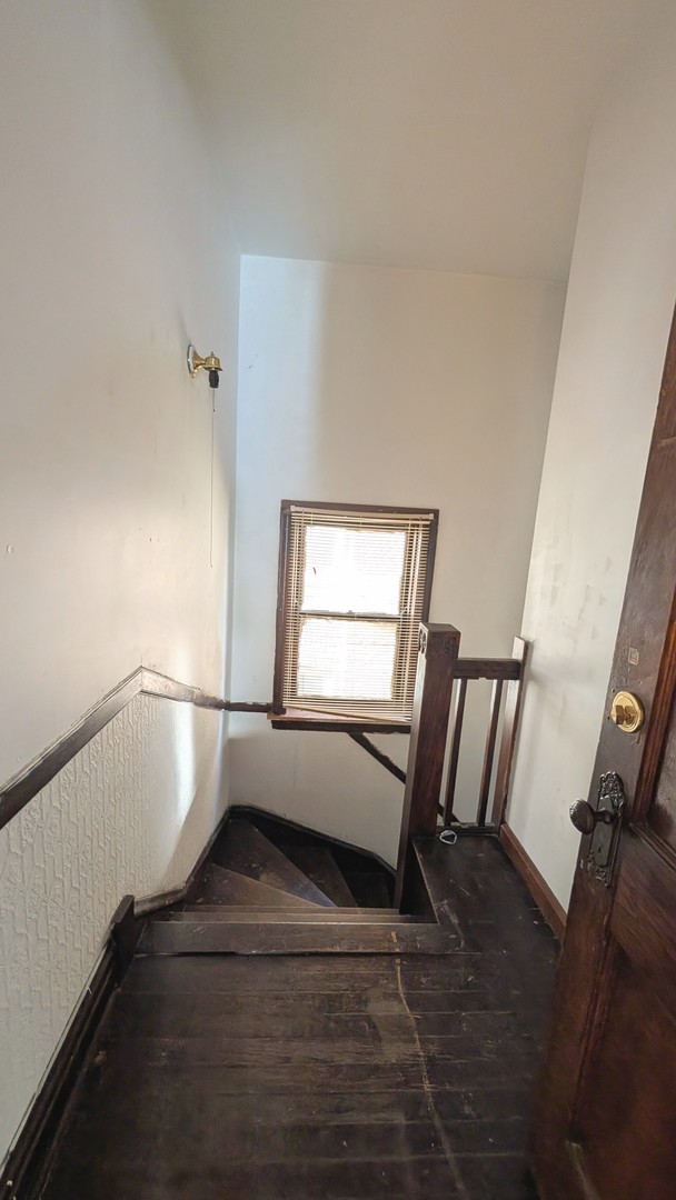 1518 N Hamlin Avenue Property Photo 35