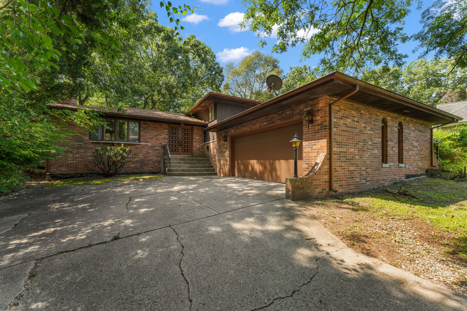 7633 Hemlock Avenue Property Photo 1