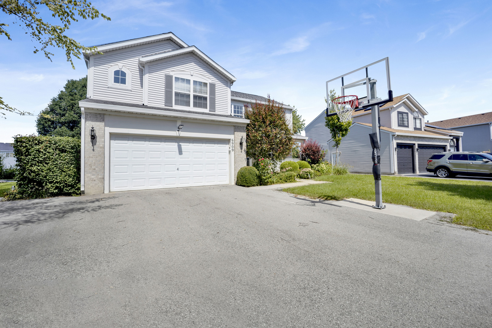 6909 Twin Falls Drive Property Photo 1