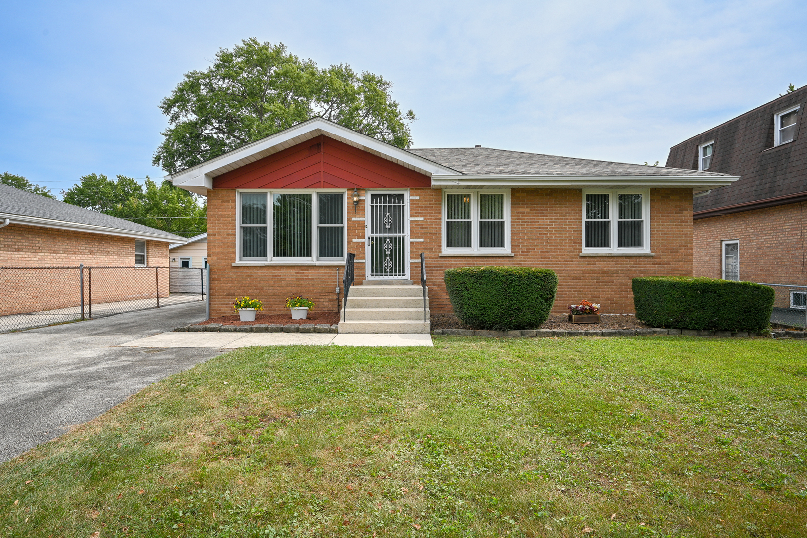 9627 Oak Park Avenue Property Photo 2