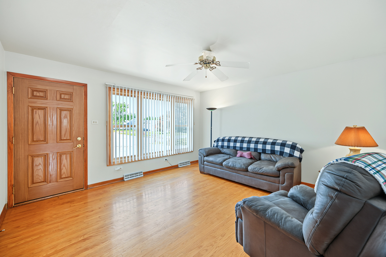 9627 Oak Park Avenue Property Photo 3