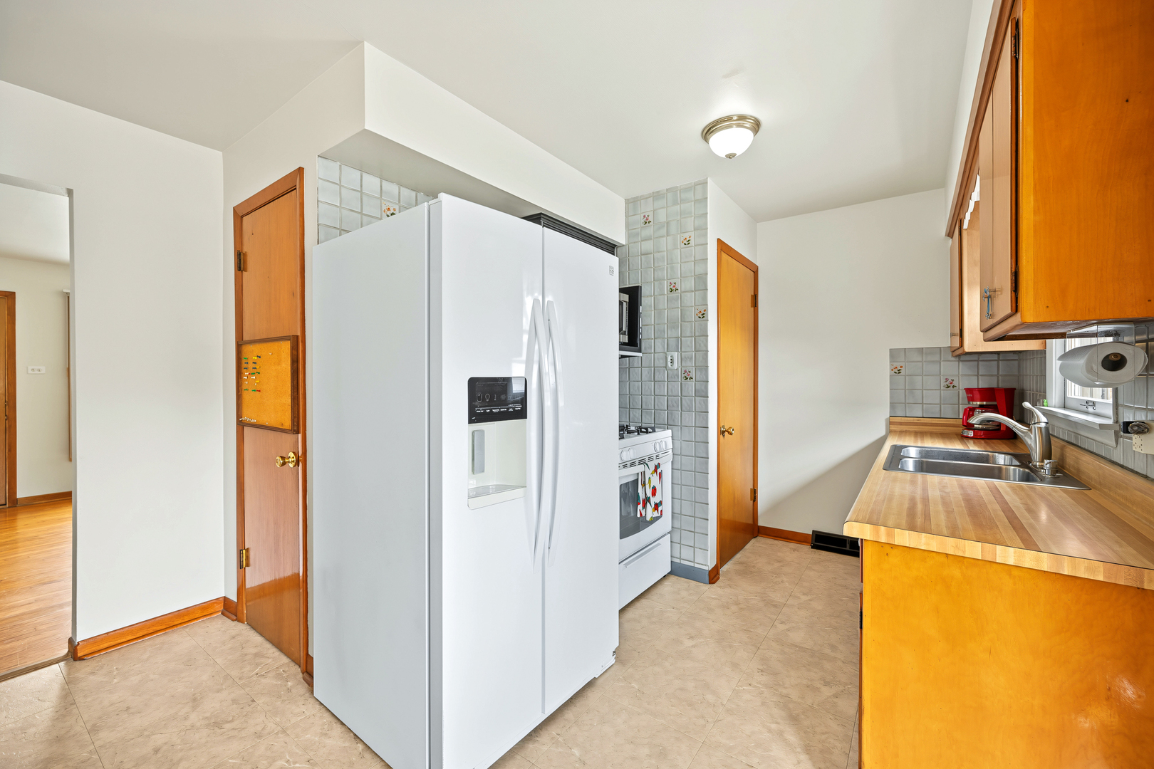 9627 Oak Park Avenue Property Photo 8