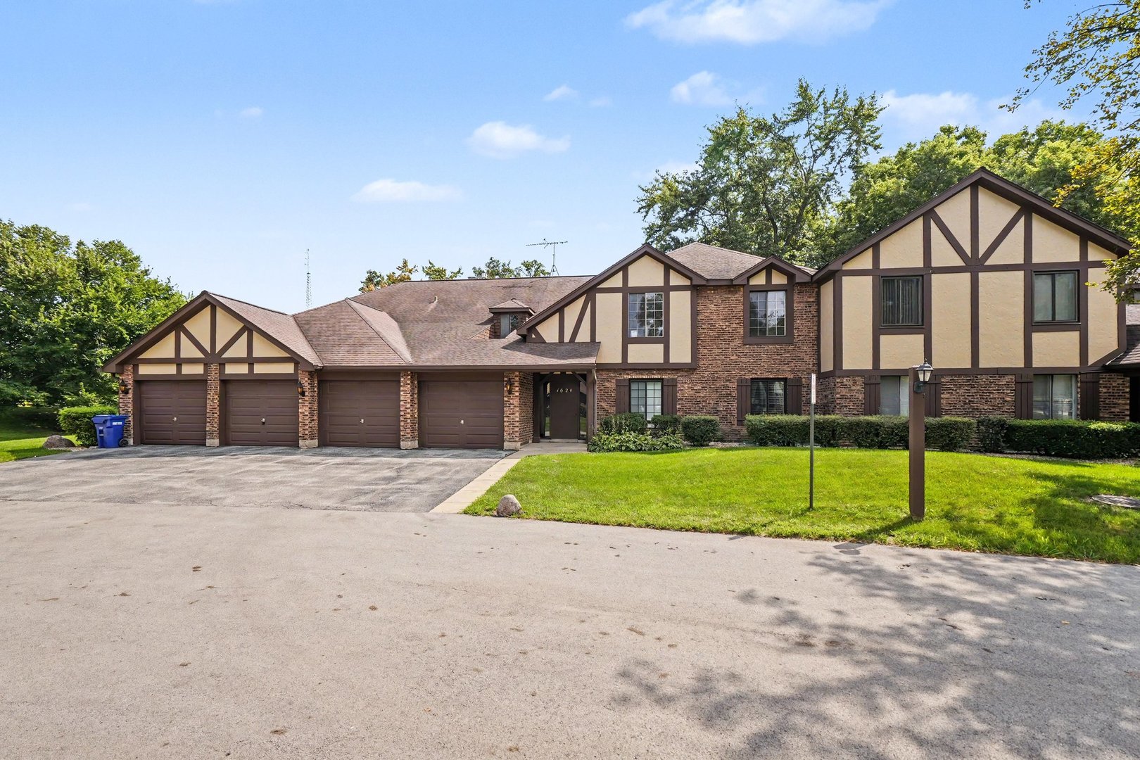 1624 Salisbury Court C Property Photo 1