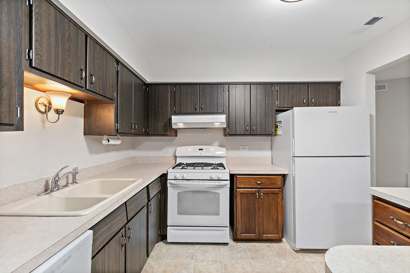 1624 Salisbury Court C Property Photo 5