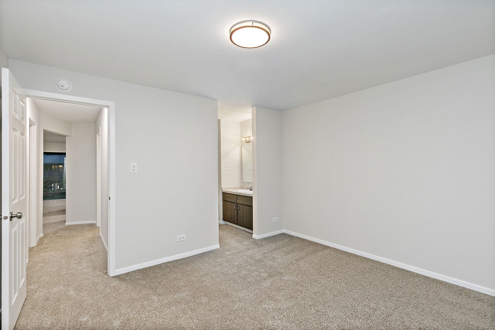 1624 Salisbury Court C Property Photo 8