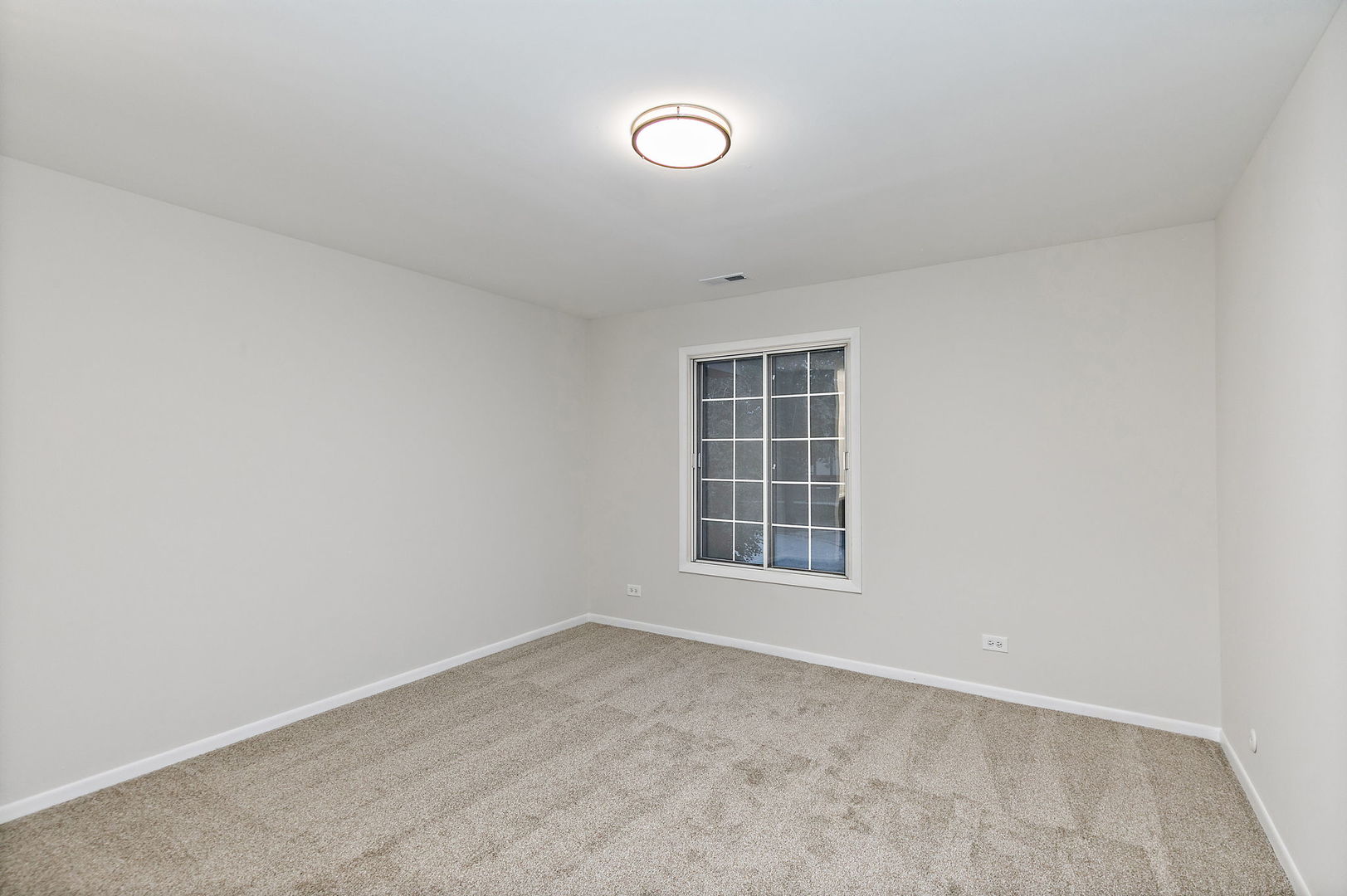 1624 Salisbury Court C Property Photo 9