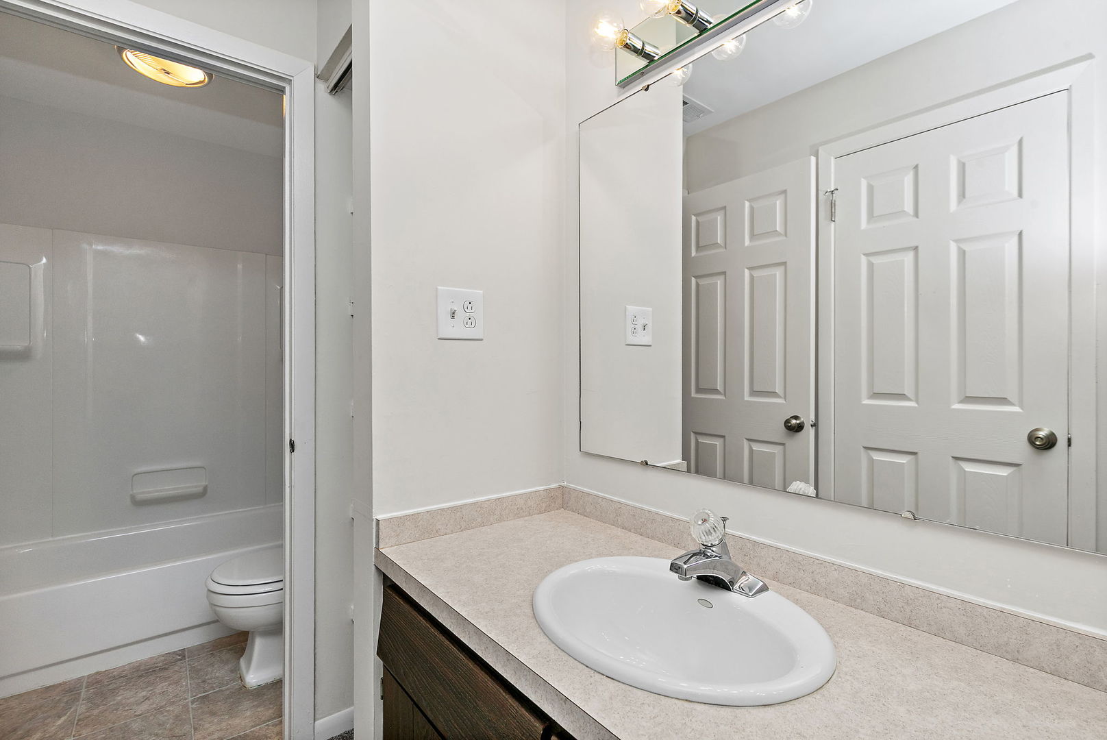 1624 Salisbury Court C Property Photo 10