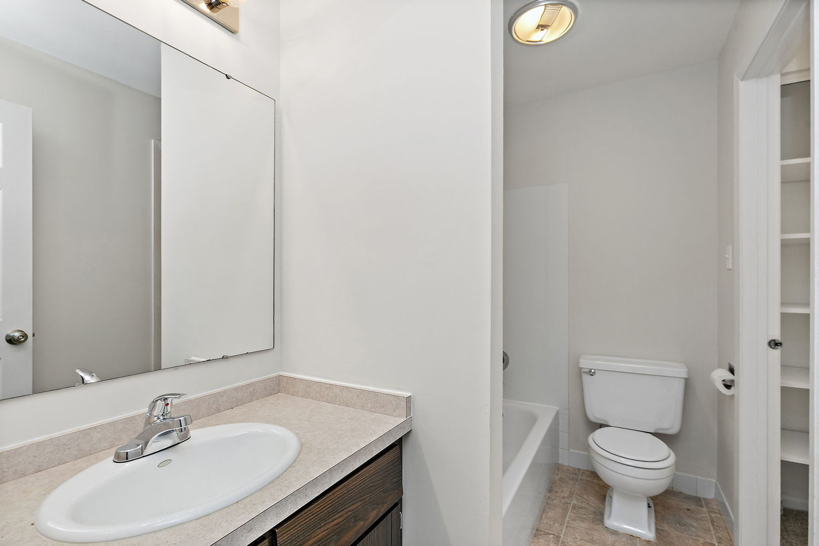 1624 Salisbury Court C Property Photo 11