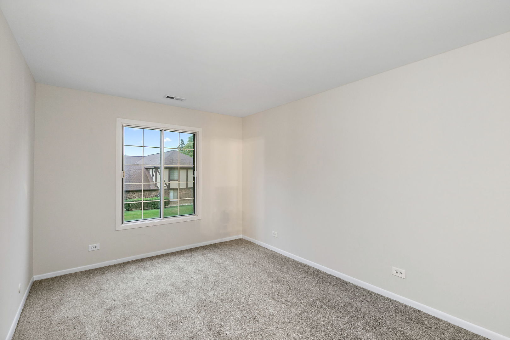 1624 Salisbury Court C Property Photo 12