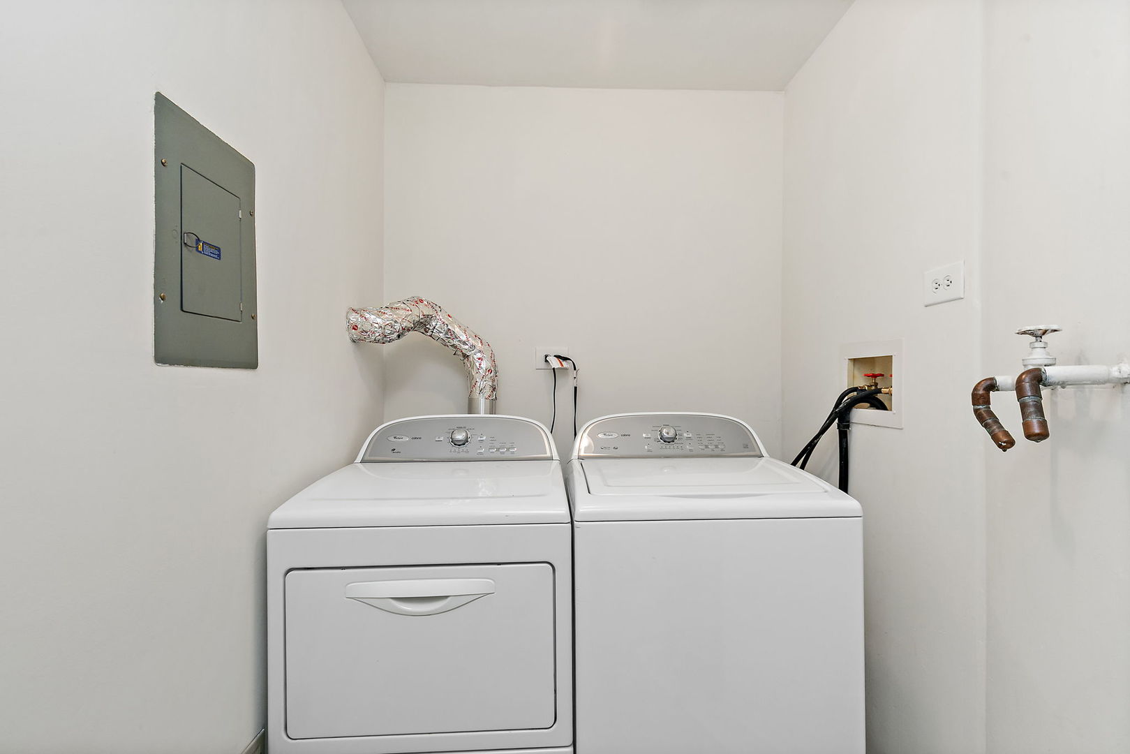 1624 Salisbury Court C Property Photo 13