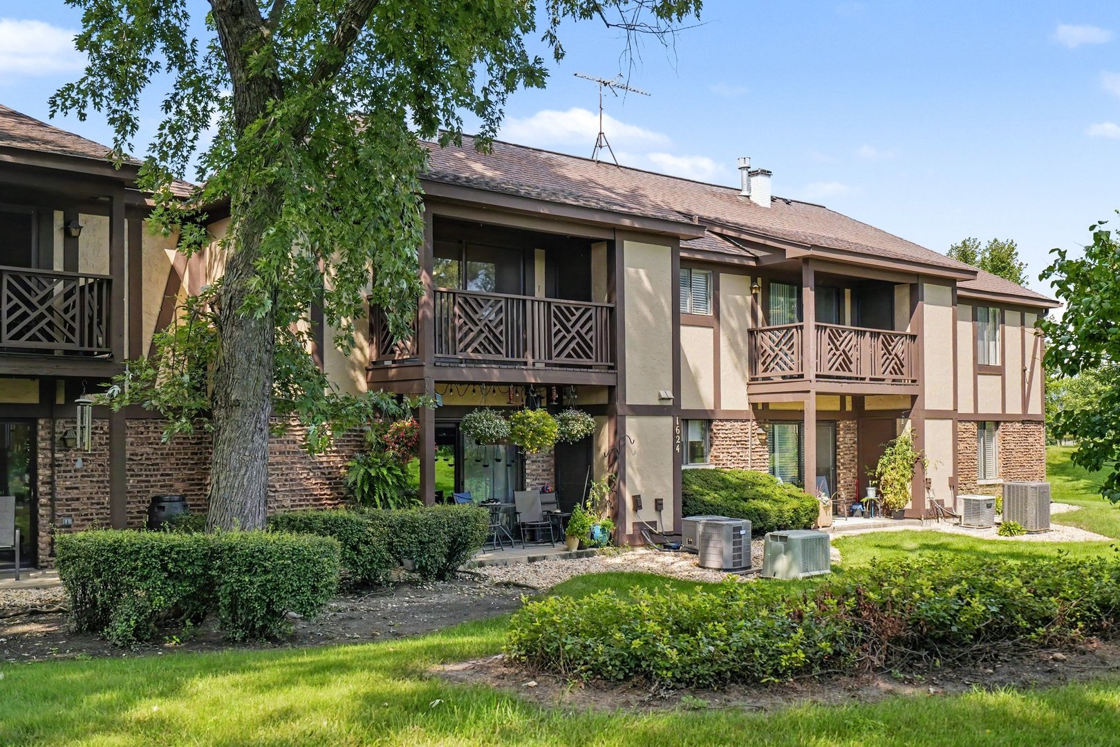 1624 Salisbury Court C Property Photo 15