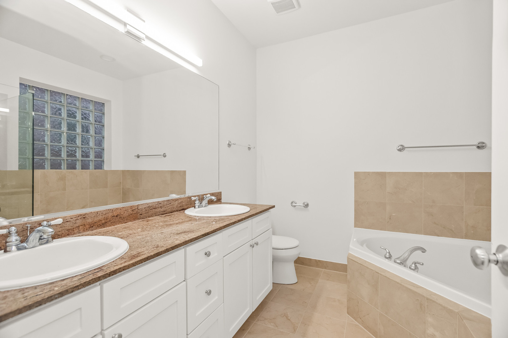 3928 N Greenview Avenue 1 Property Photo 8