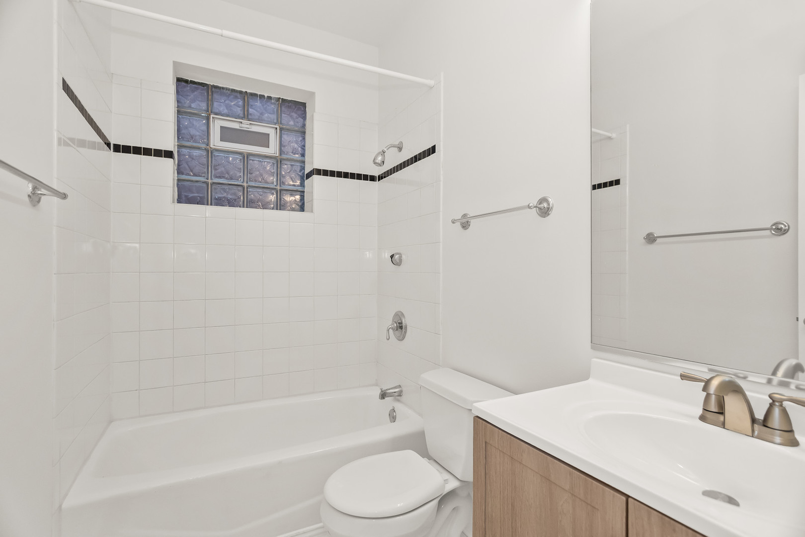3928 N Greenview Avenue 1 Property Photo 11