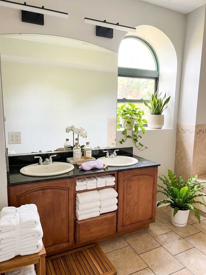 2363 E 70th Street 3 Property Photo 6