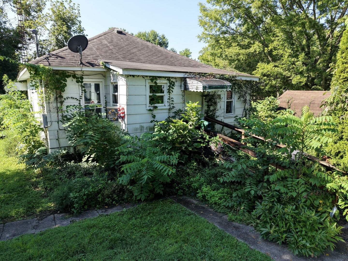 201 W 8th Street Property Photo 1