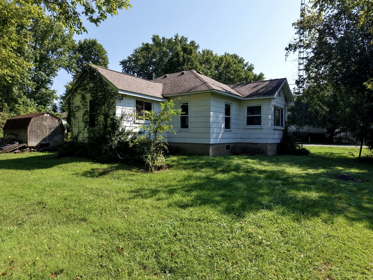 201 W 8th Street Property Photo 2