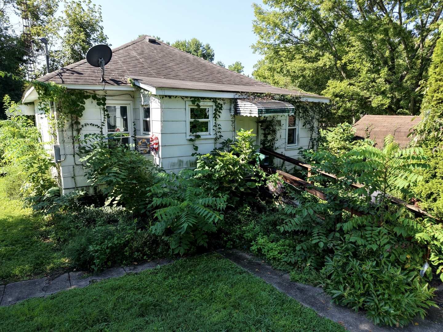 201 W 8th Street Property Photo 6