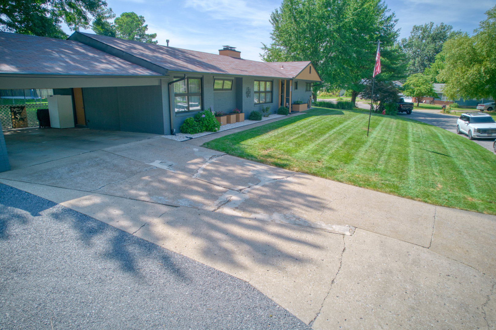 631 Indian Hill Drive Property Photo 7