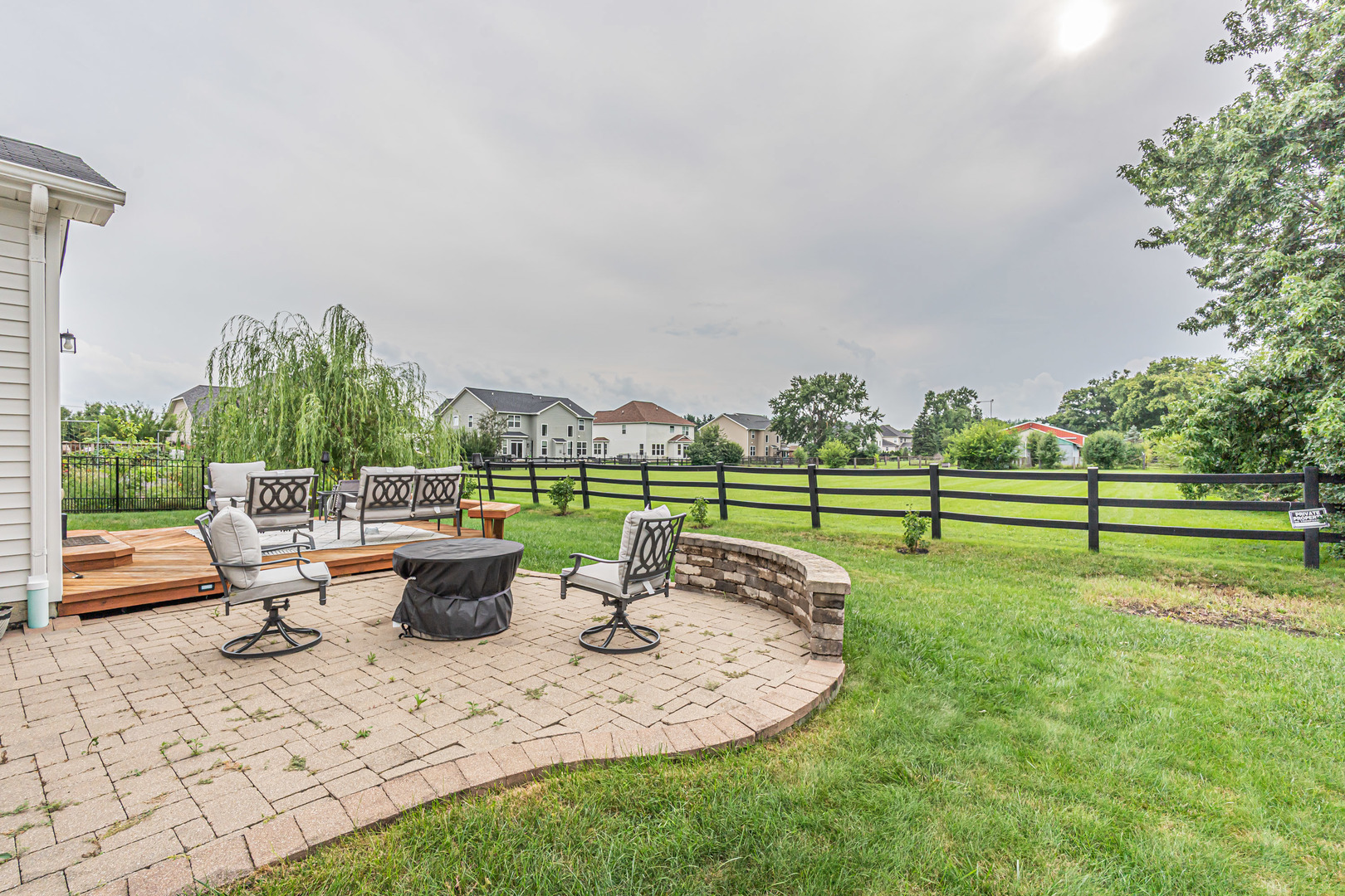 16w674 Hawthorne Court Property Photo 24