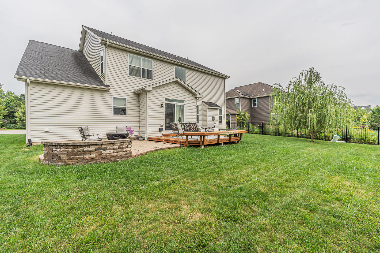 16w674 Hawthorne Court Property Photo 25