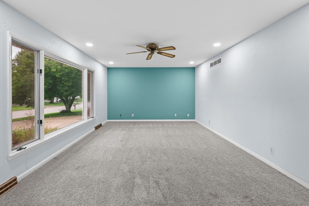 551 Lake Drive Property Photo 3