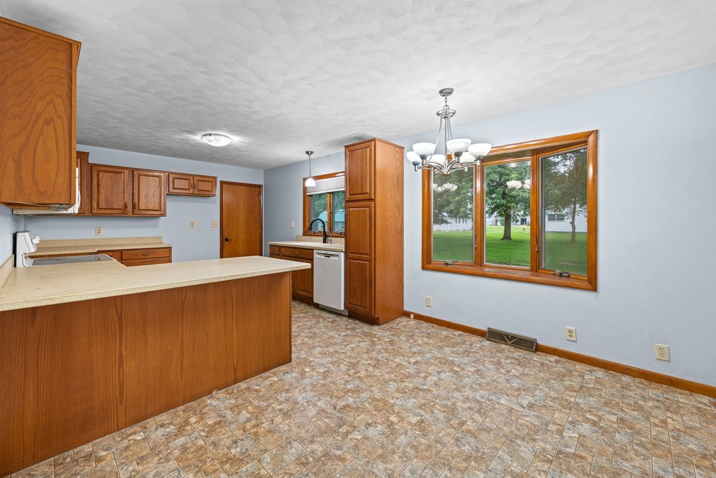 551 Lake Drive Property Photo 6