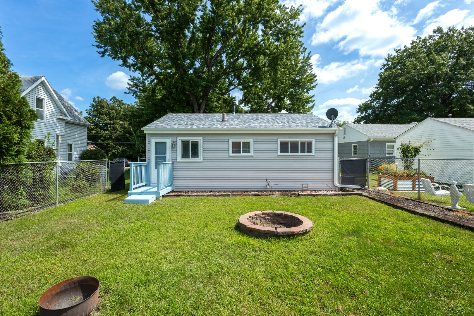 915 42nd Street Property Photo 5