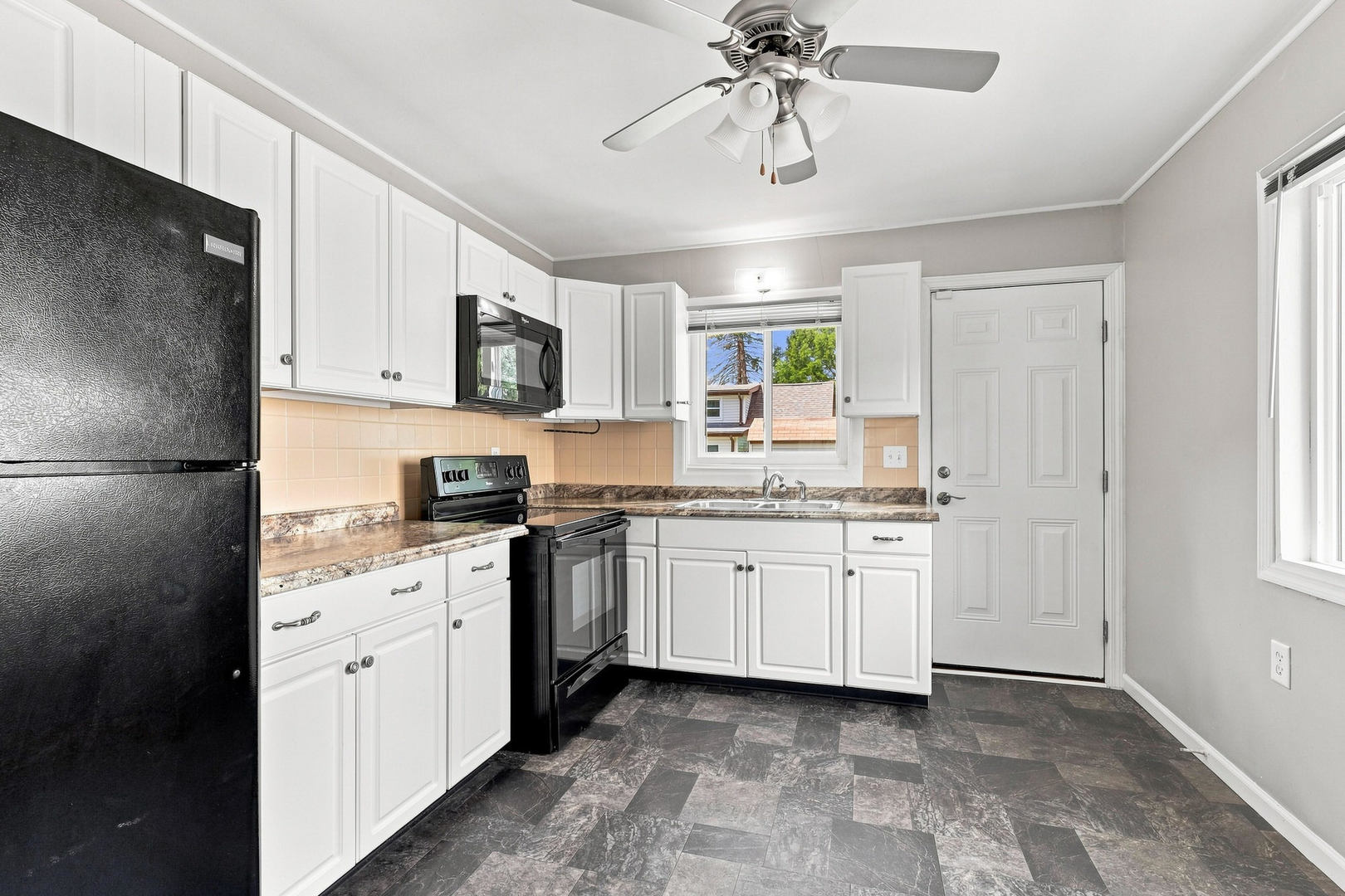 915 42nd Street Property Photo 13