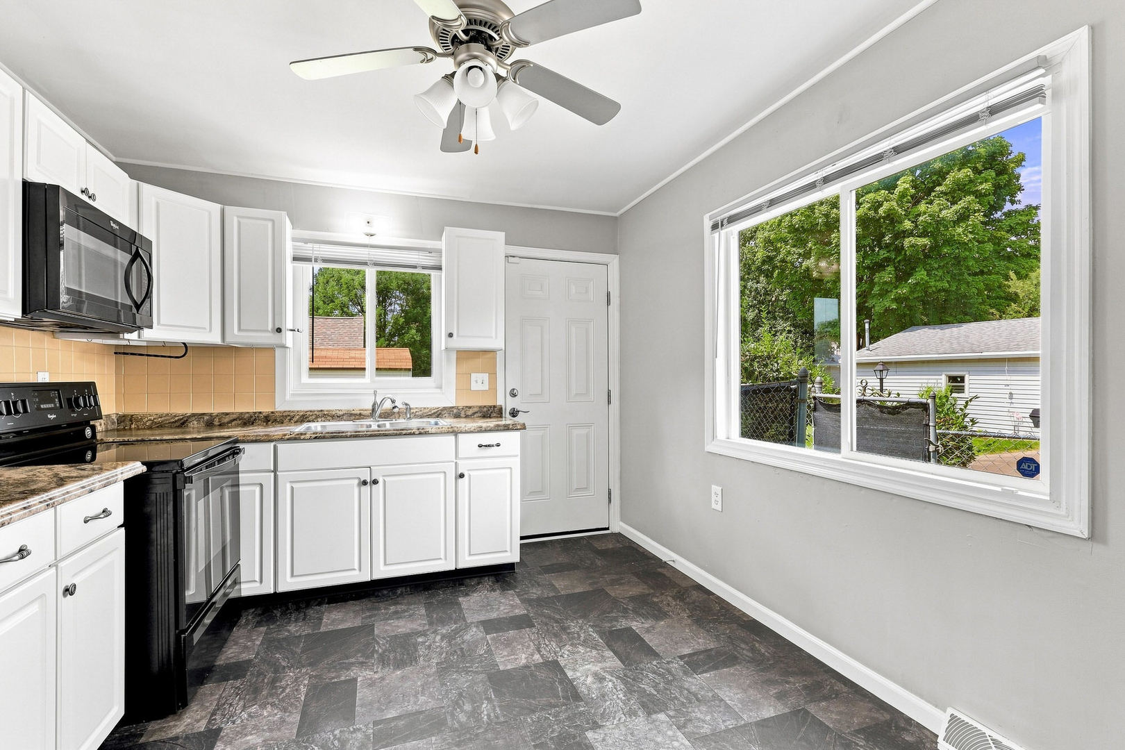 915 42nd Street Property Photo 14