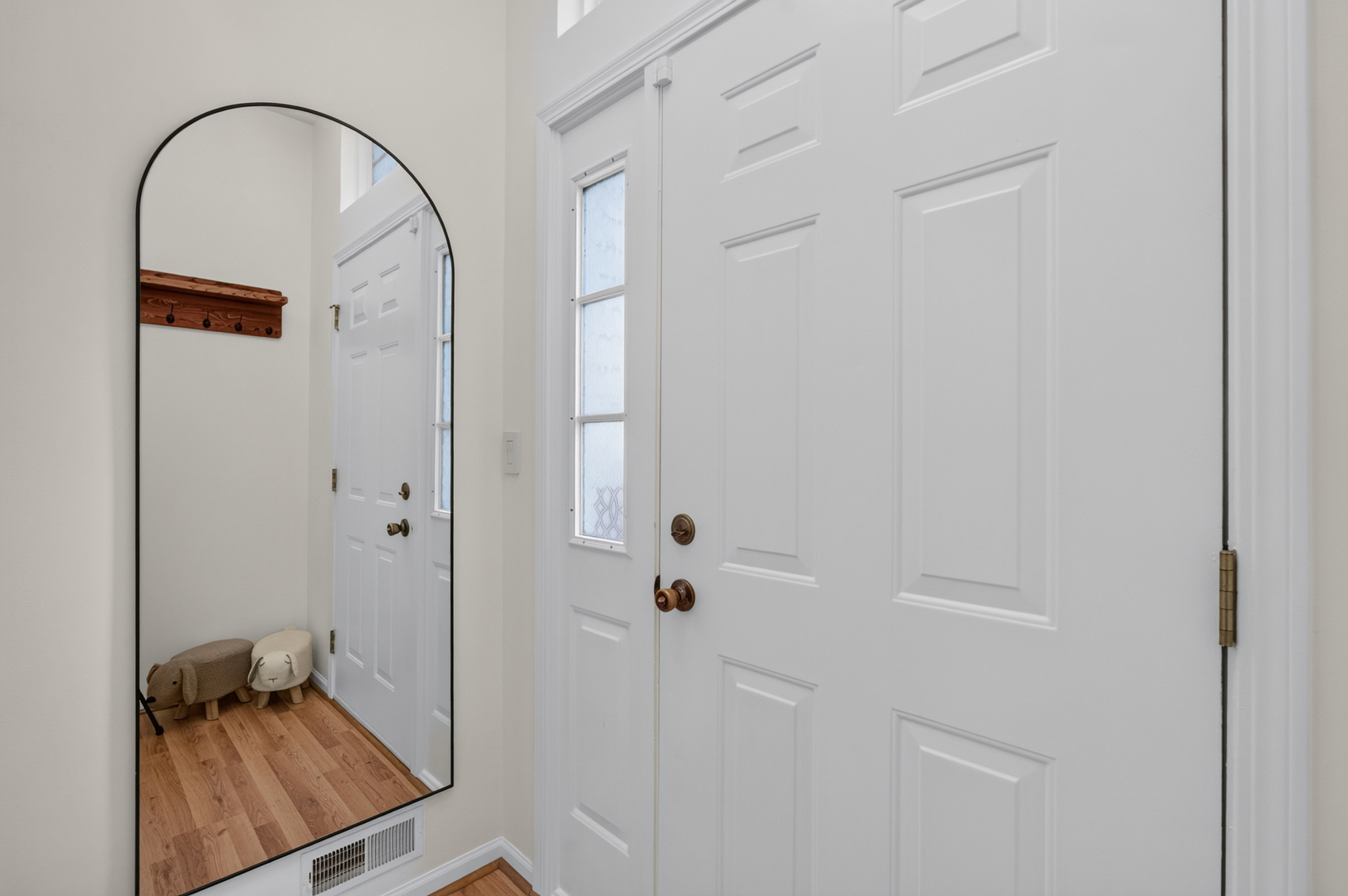2440 Oakfield Court Property Photo 4