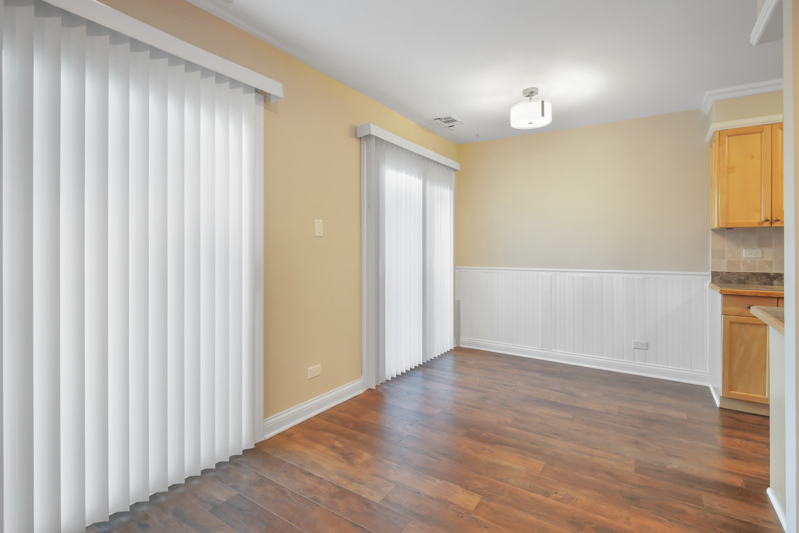 725 W Huntington Commons Road 306 Property Photo 5