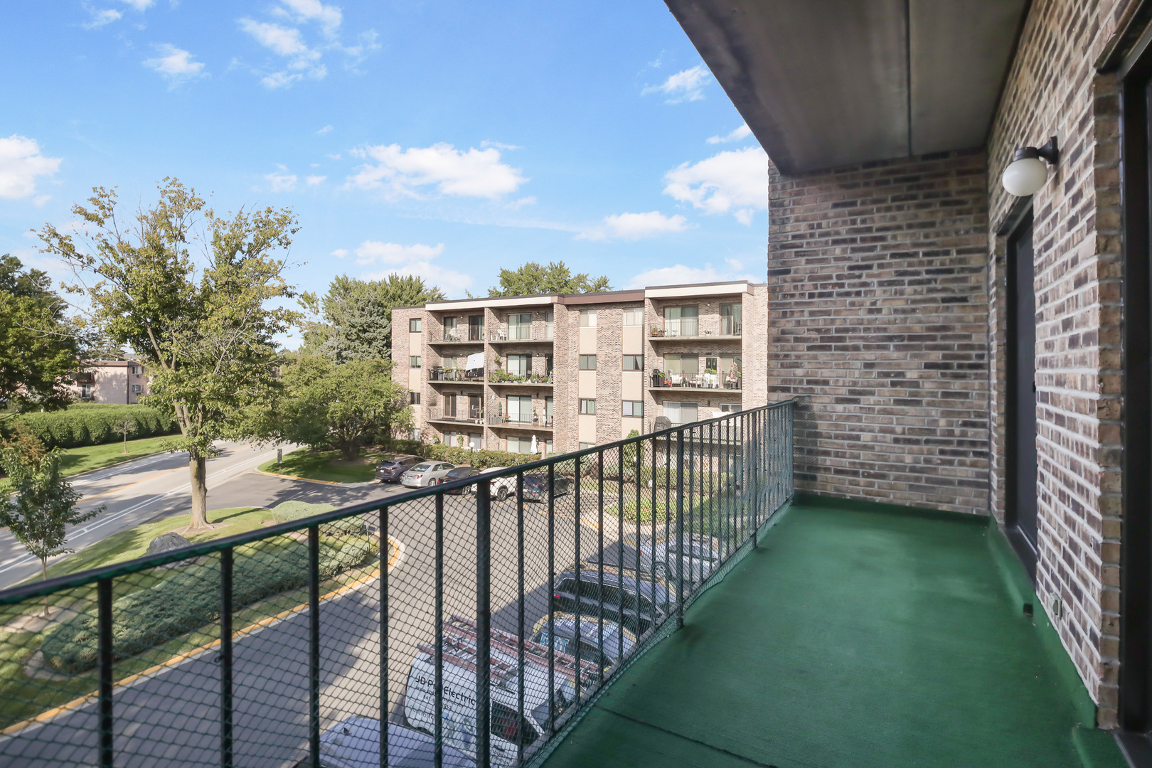 725 W Huntington Commons Road 306 Property Photo 15