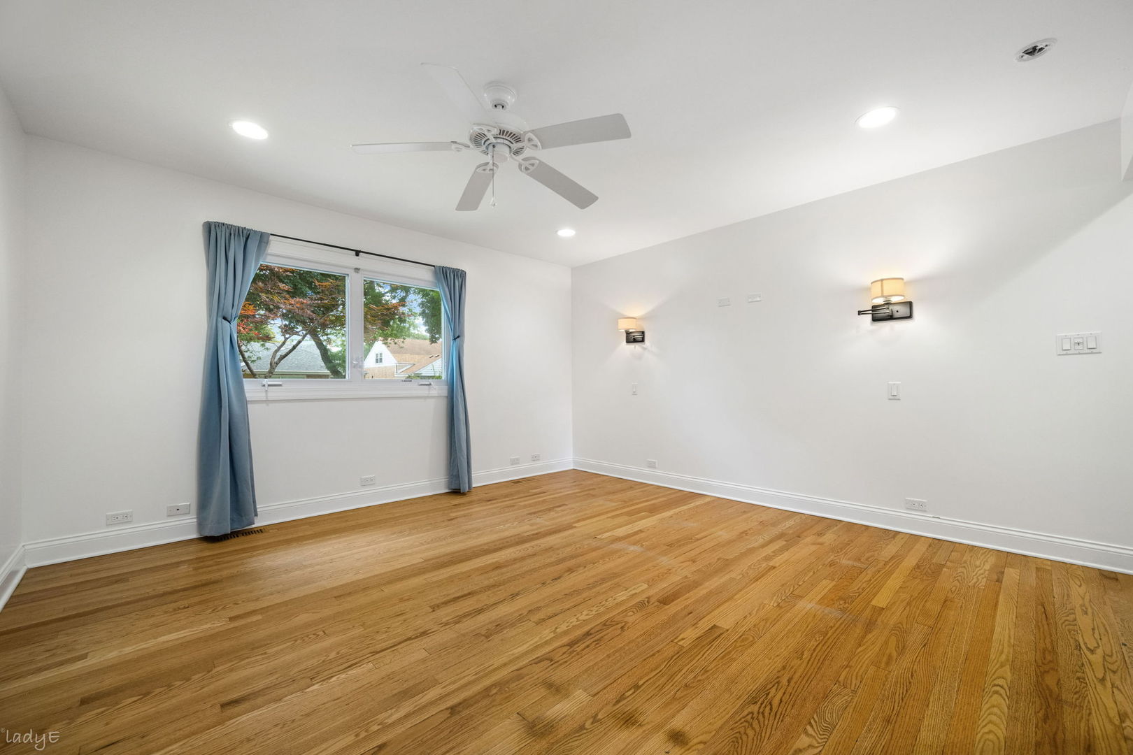 12740277 Property Photo 14