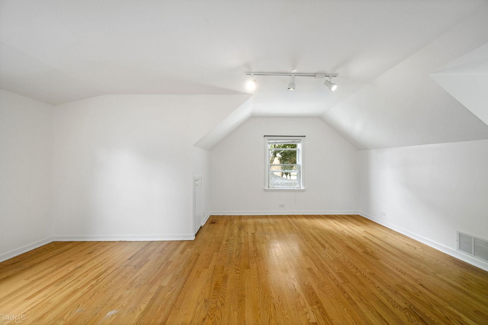 12740277 Property Photo 18
