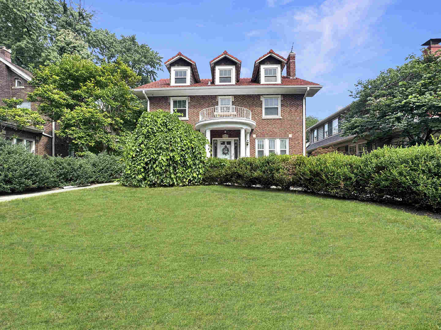 934 Fair Oaks Avenue Property Photo 1