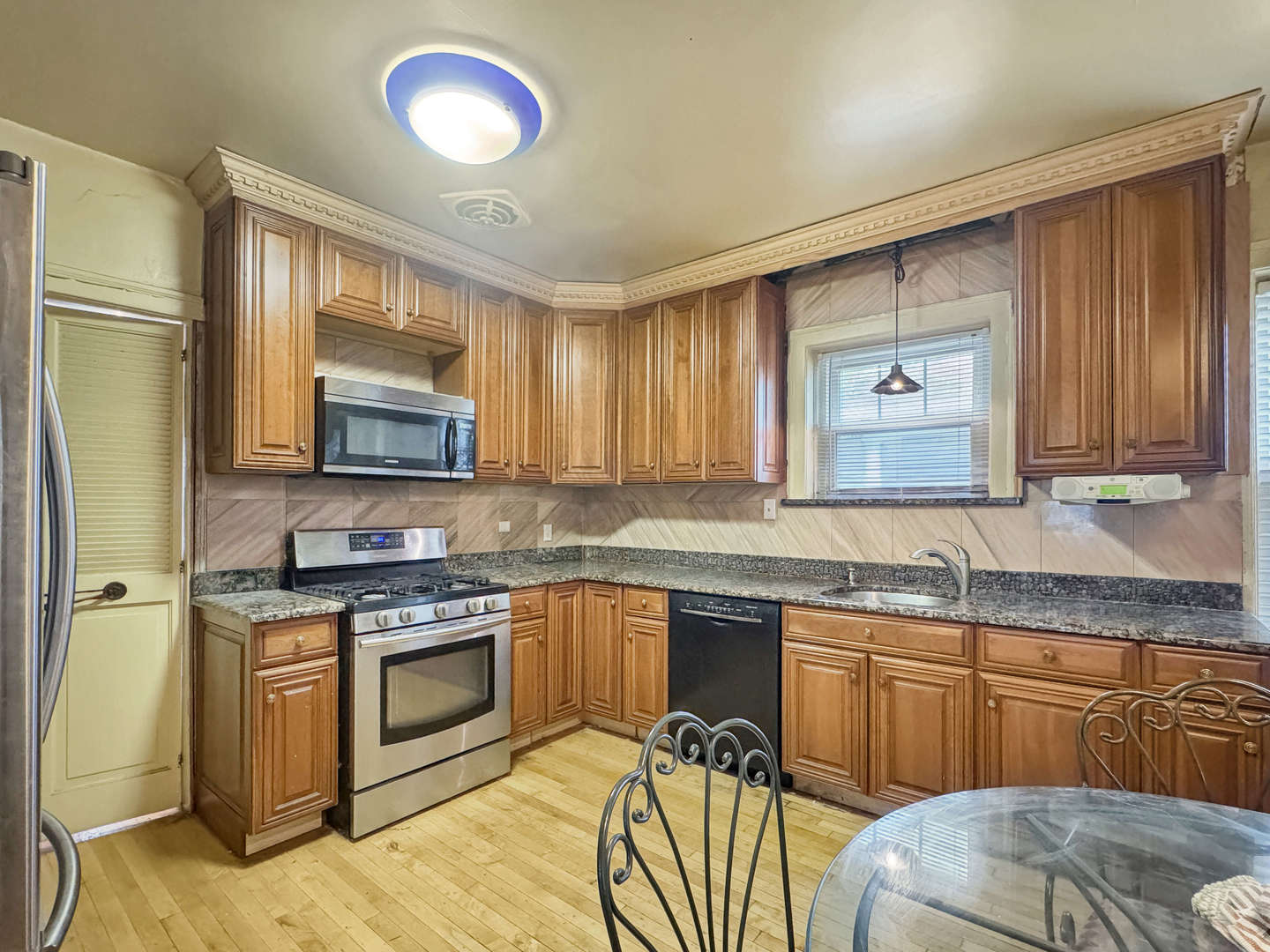 934 Fair Oaks Avenue Property Photo 7