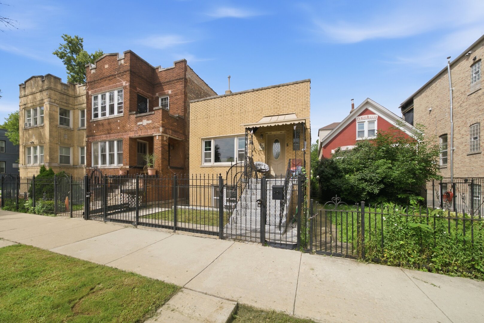 906 N Monticello Avenue Property Photo 3