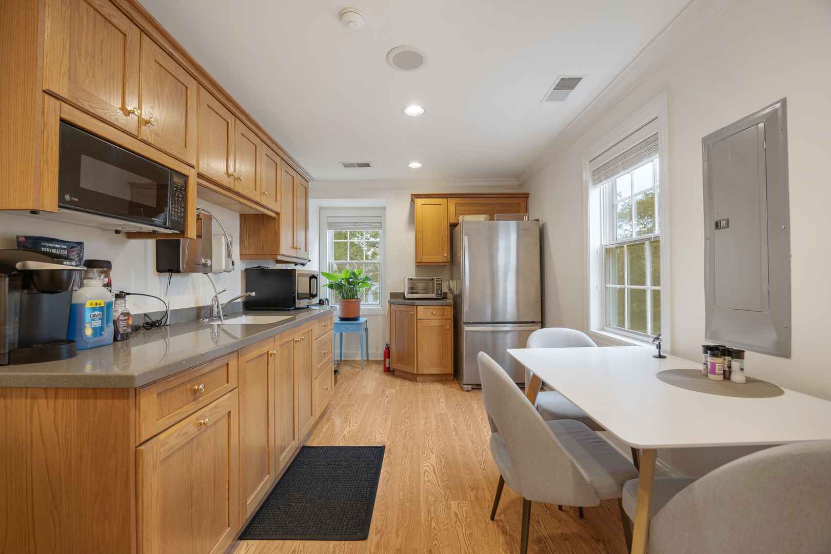 1621 W Colonial Parkway Property Photo 4